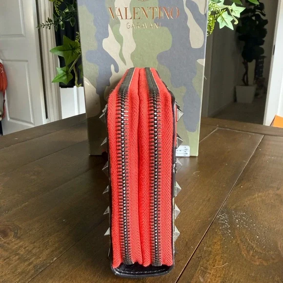 🌟🌟SOLD🌟🌟EUC Valentino Nappa Canvas Camouflage Rockstud Organizer Wallet - Picture 4 of 12